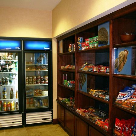 Hampton Inn & Suites Реддинг Экстерьер фото
