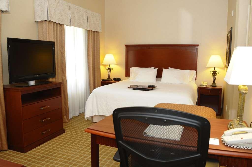 Hampton Inn & Suites Реддинг Номер фото