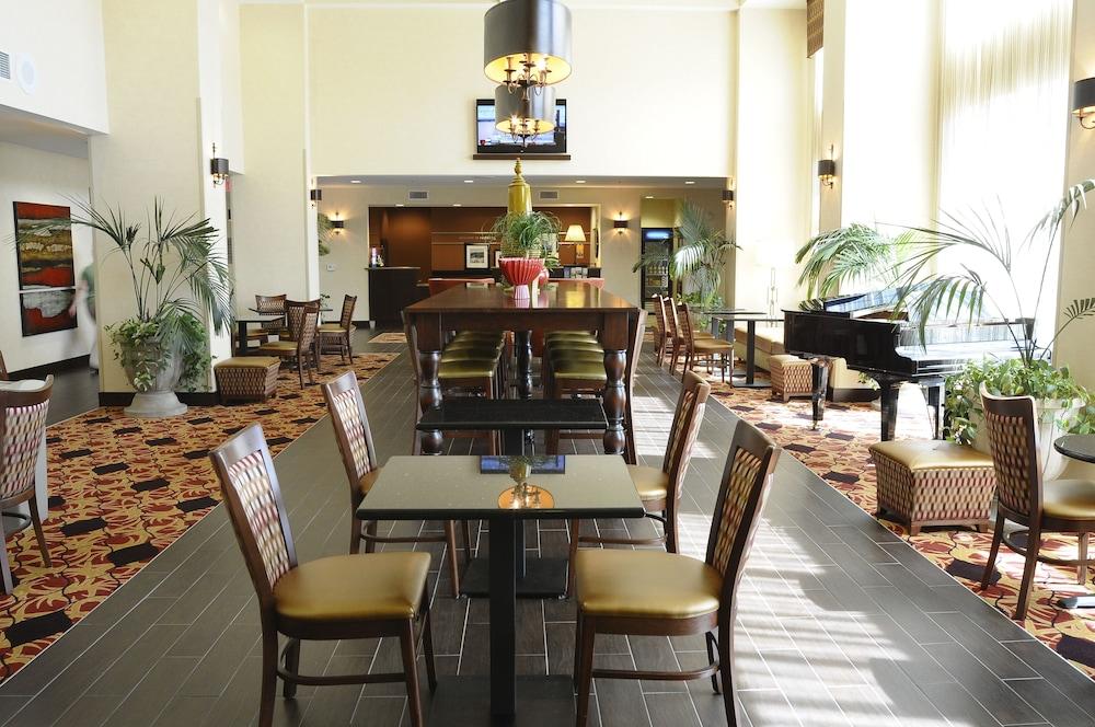 Hampton Inn & Suites Реддинг Экстерьер фото
