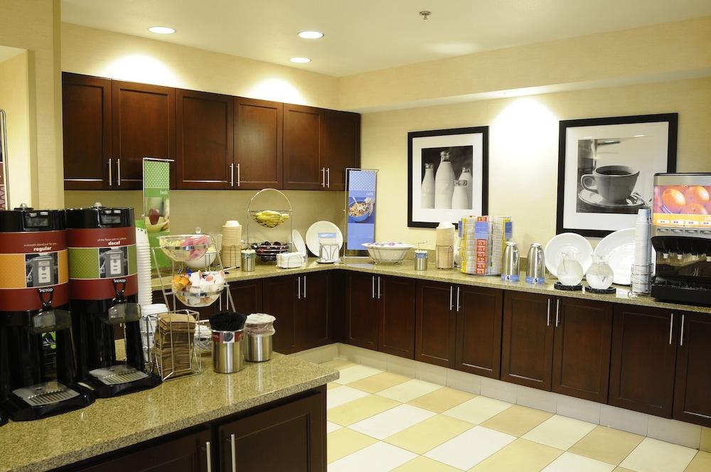 Hampton Inn & Suites Реддинг Экстерьер фото