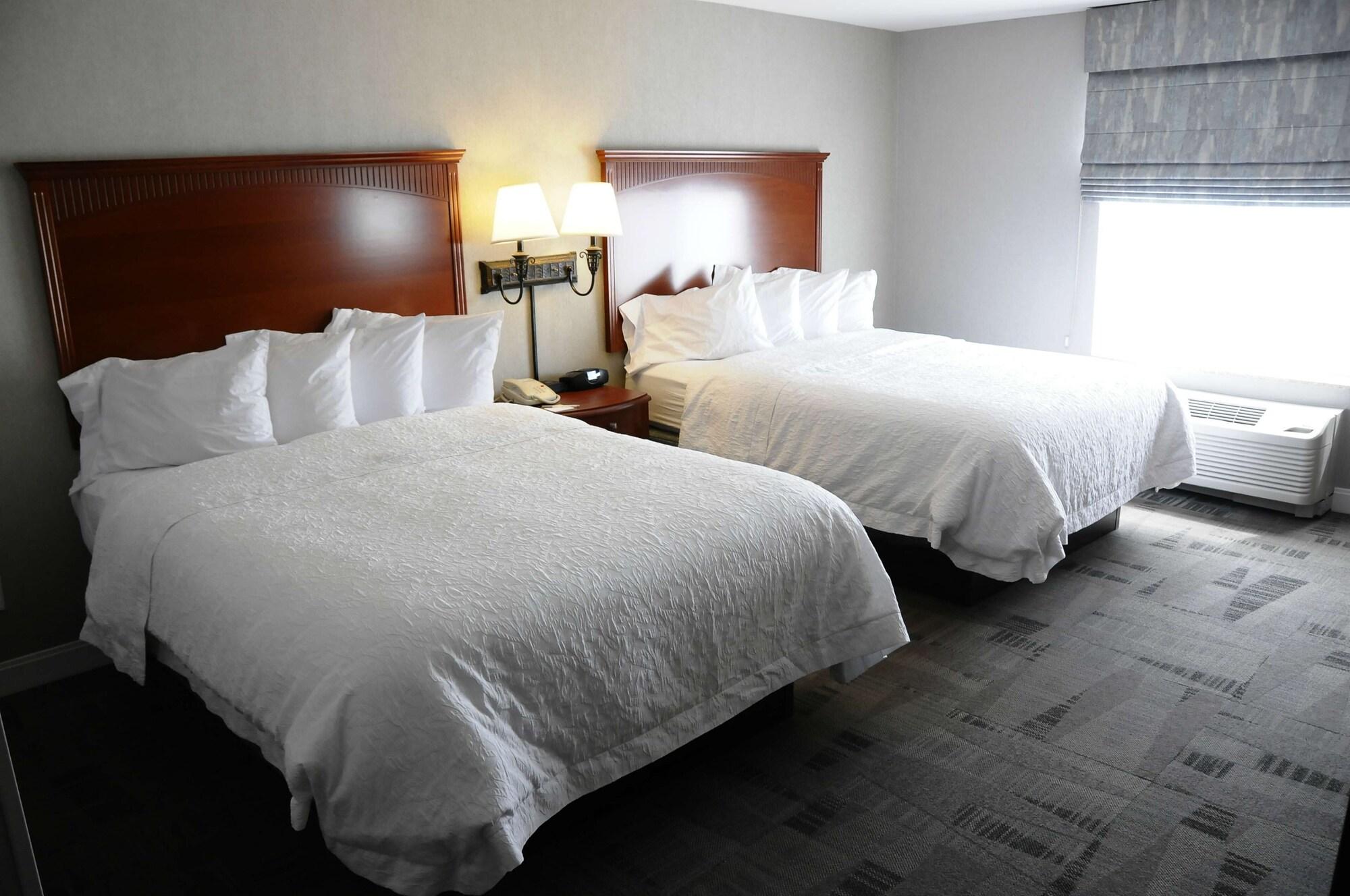 Hampton Inn & Suites Реддинг Экстерьер фото