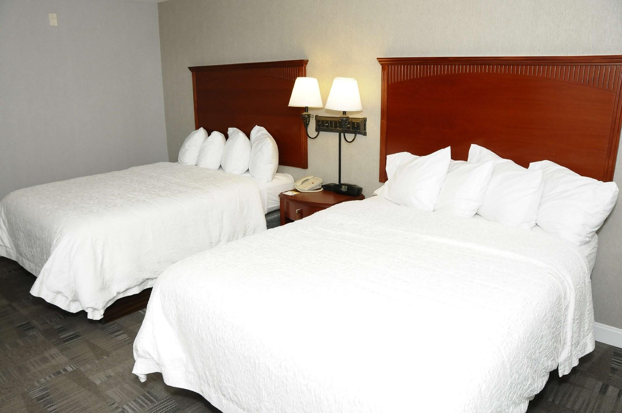 Hampton Inn & Suites Реддинг Экстерьер фото
