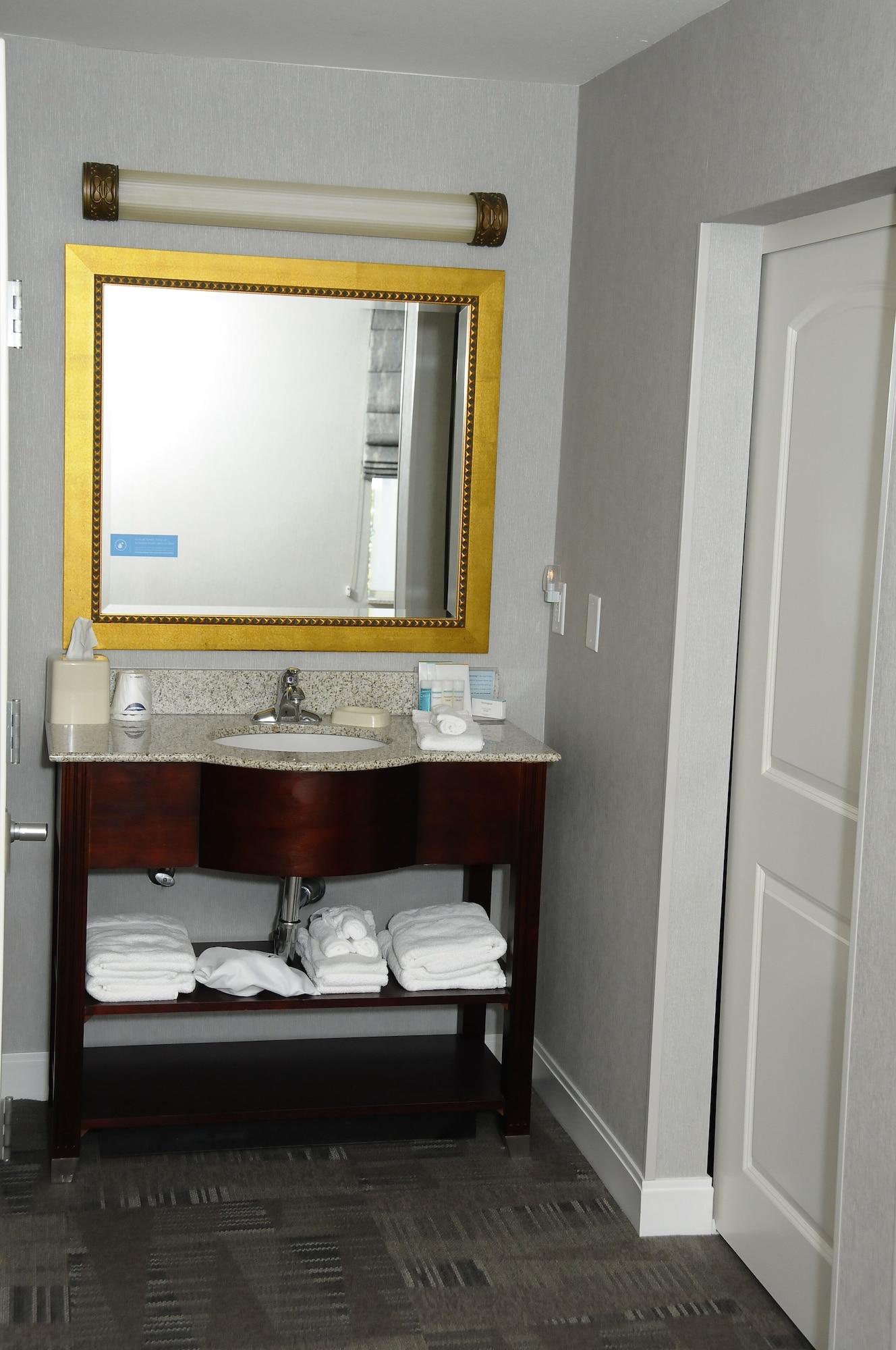 Hampton Inn & Suites Реддинг Экстерьер фото