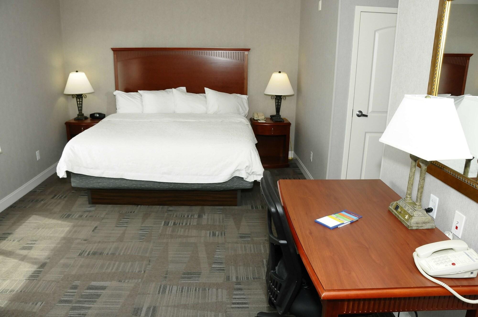 Hampton Inn & Suites Реддинг Экстерьер фото