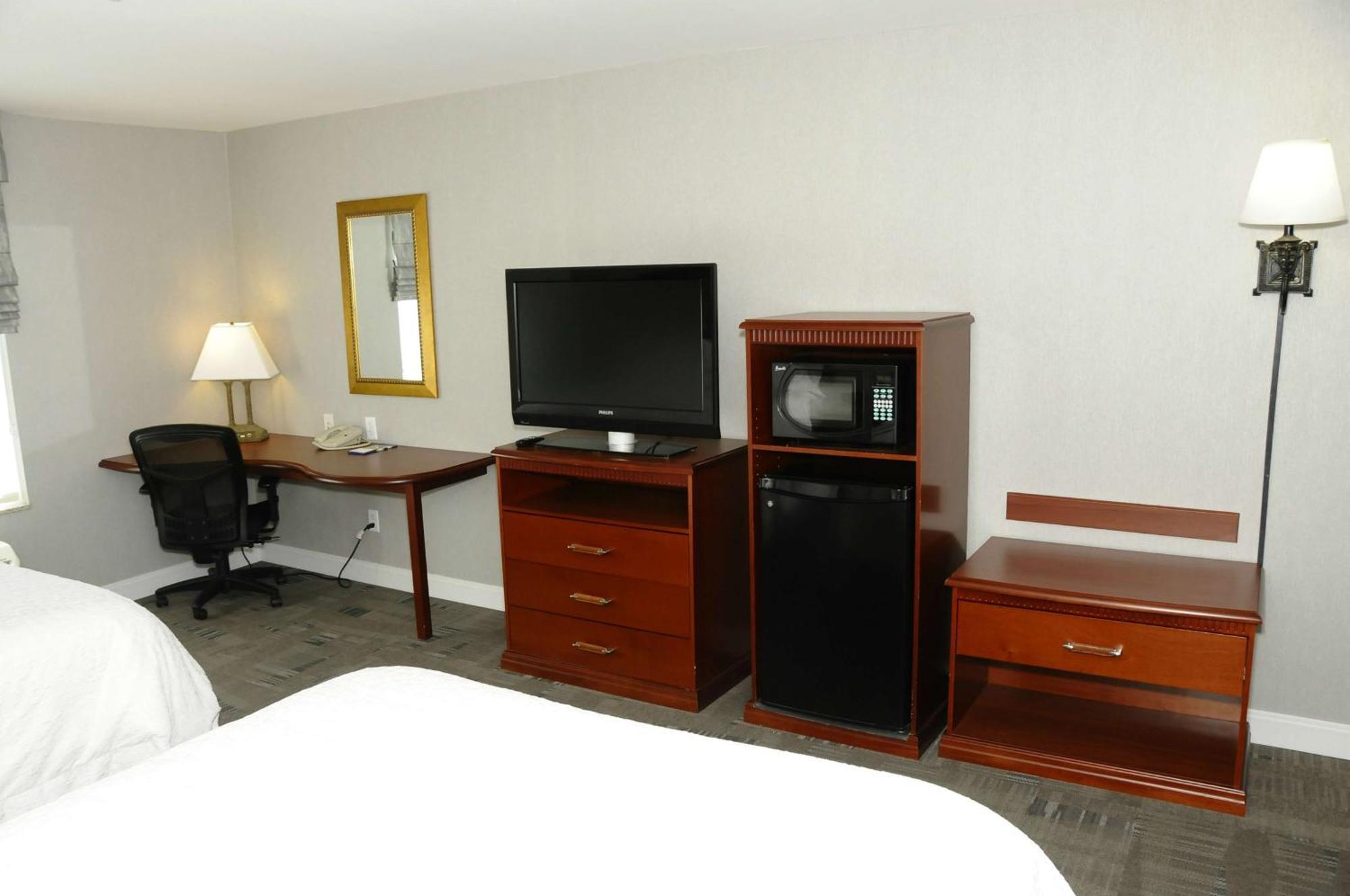 Hampton Inn & Suites Реддинг Экстерьер фото