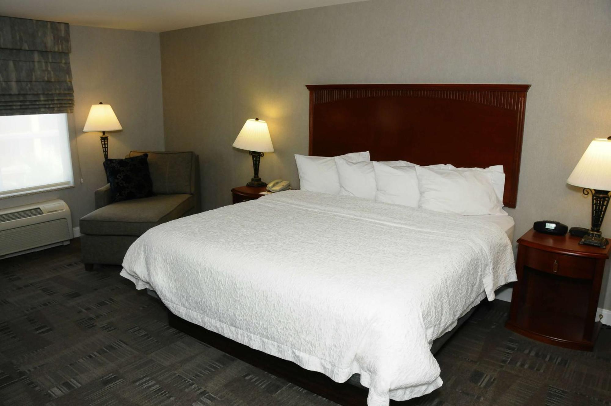 Hampton Inn & Suites Реддинг Экстерьер фото