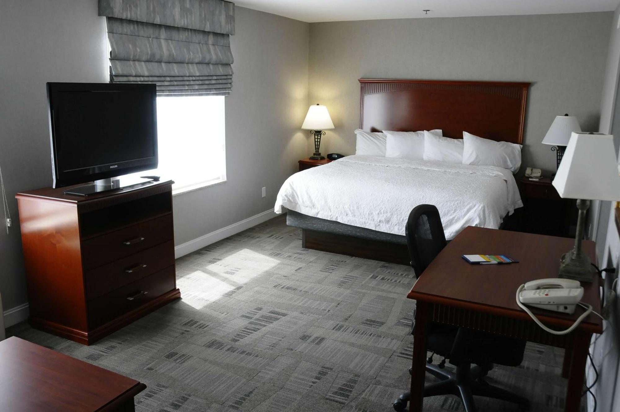 Hampton Inn & Suites Реддинг Экстерьер фото