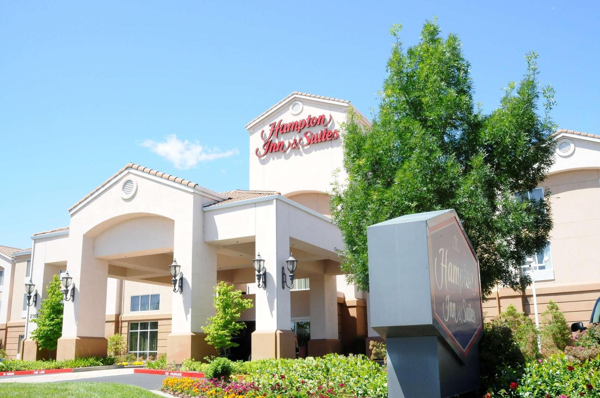 Hampton Inn & Suites Реддинг Экстерьер фото