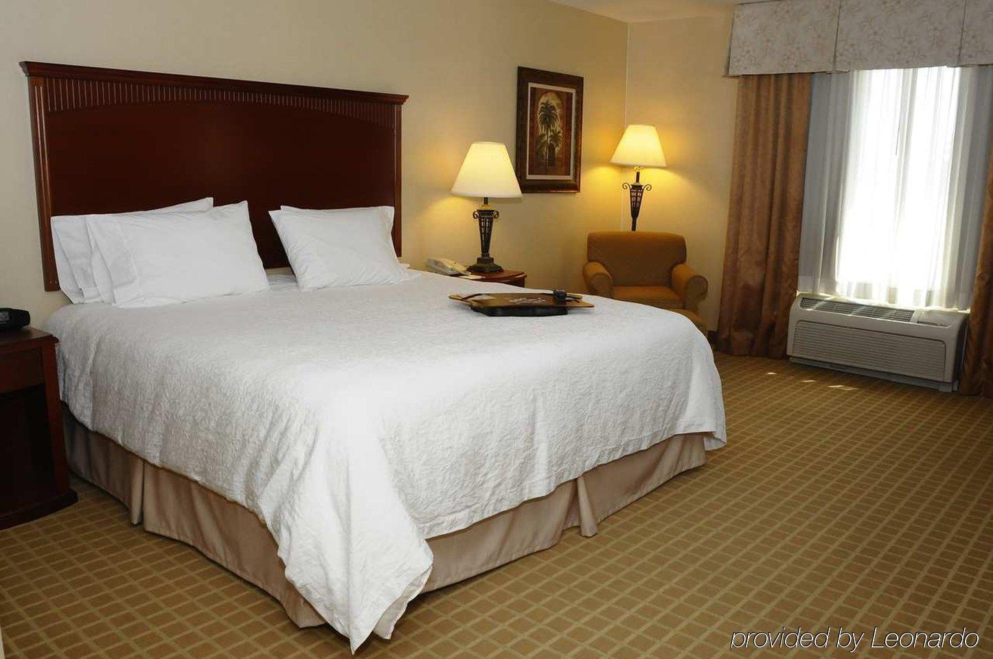 Hampton Inn & Suites Реддинг Экстерьер фото