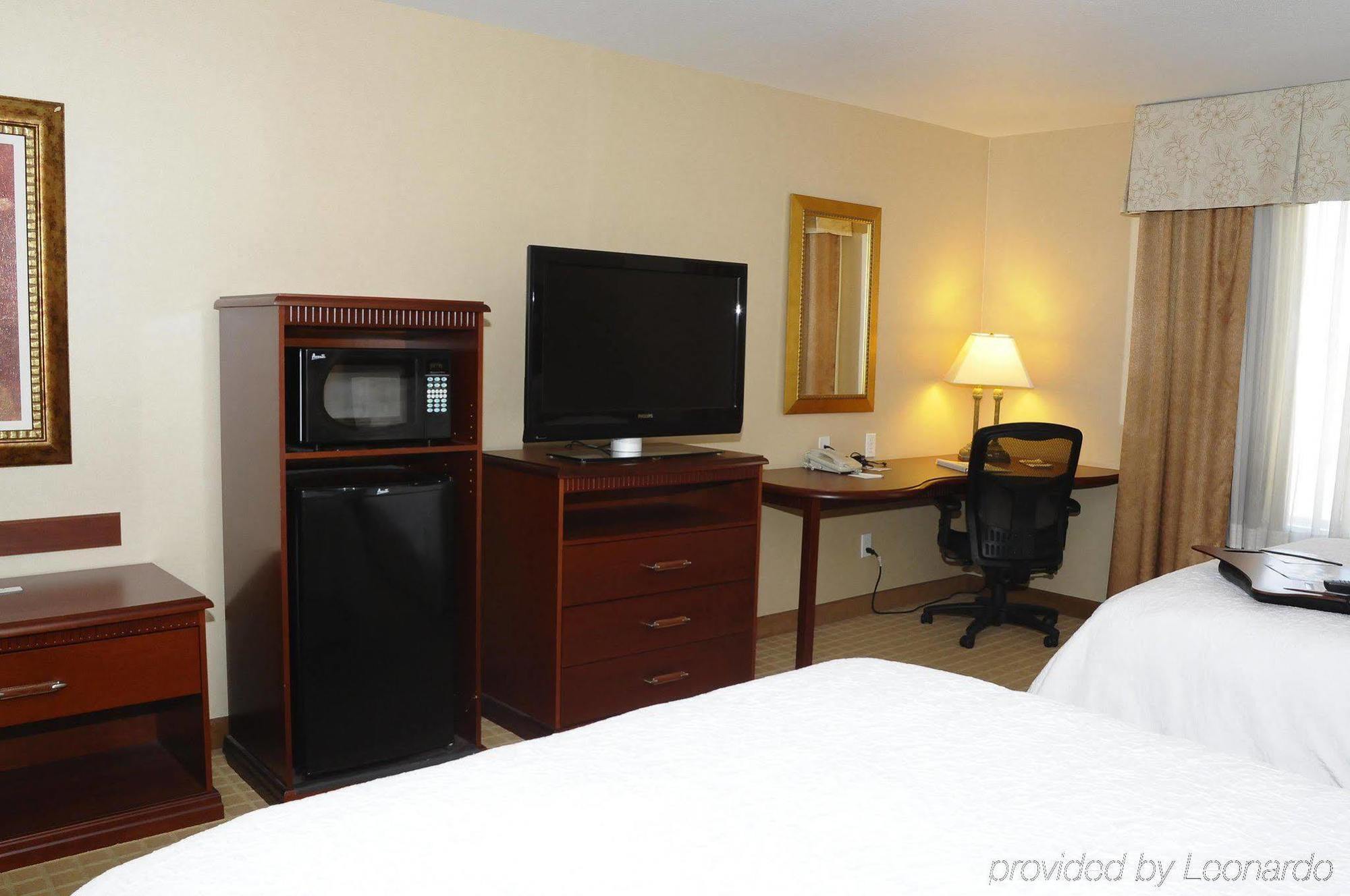 Hampton Inn & Suites Реддинг Экстерьер фото