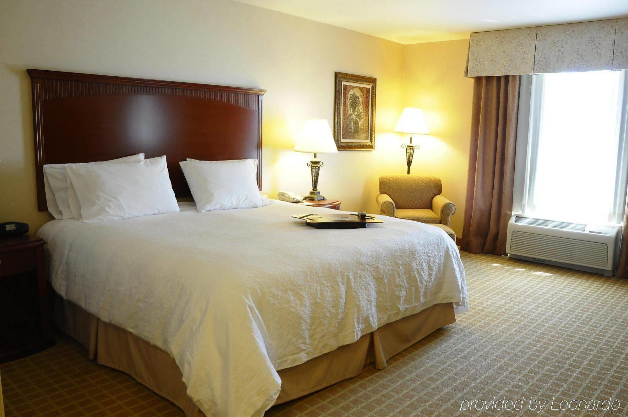 Hampton Inn & Suites Реддинг Экстерьер фото