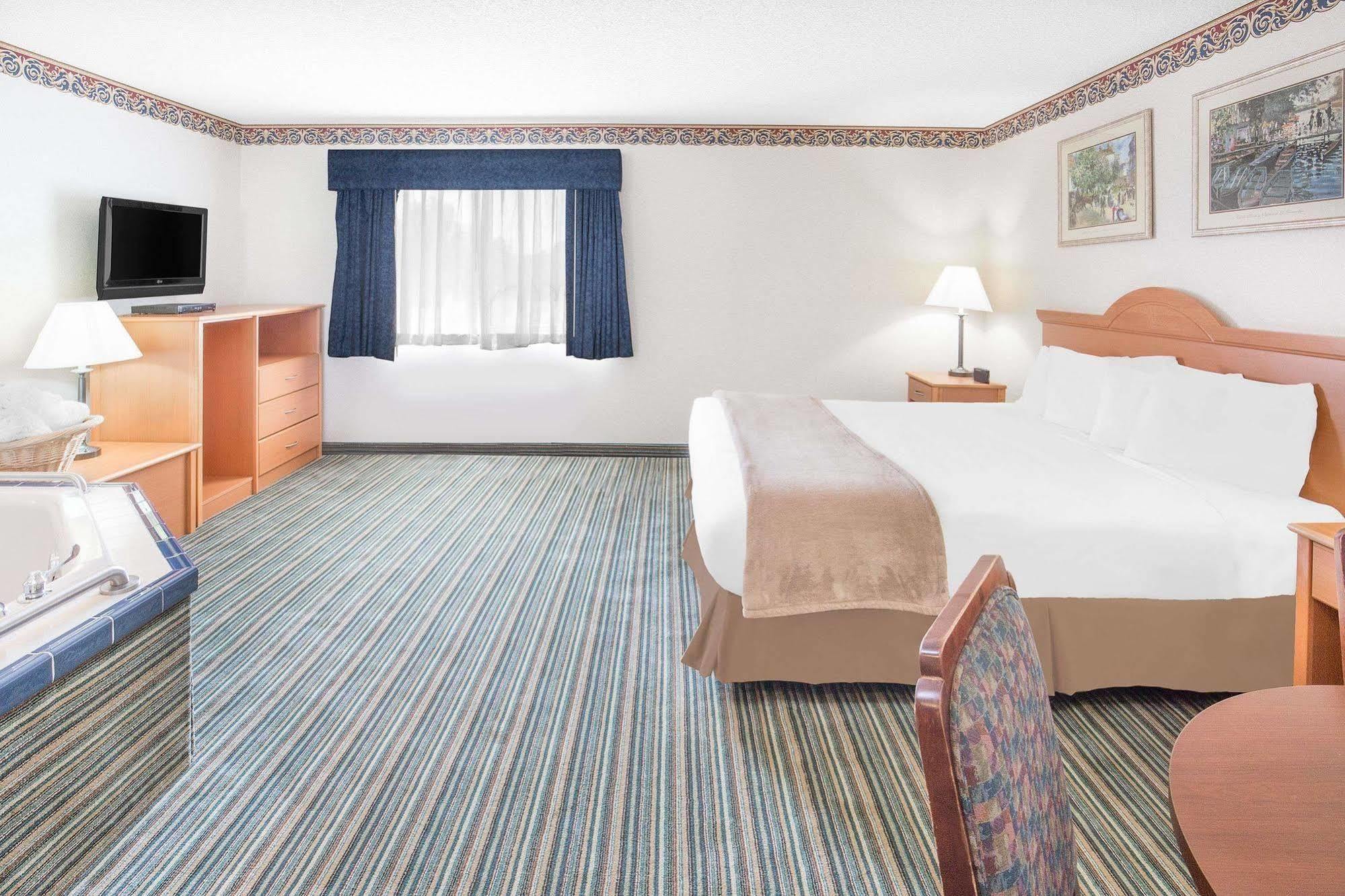 Hampton Inn & Suites Реддинг Экстерьер фото