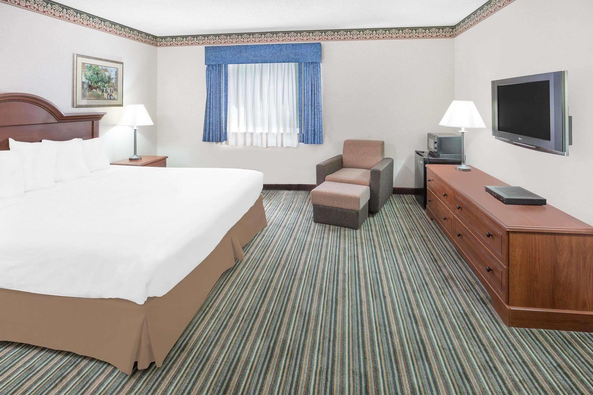 Hampton Inn & Suites Реддинг Экстерьер фото