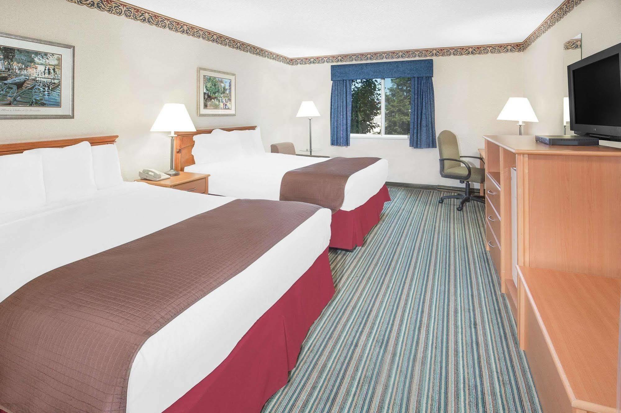 Hampton Inn & Suites Реддинг Экстерьер фото