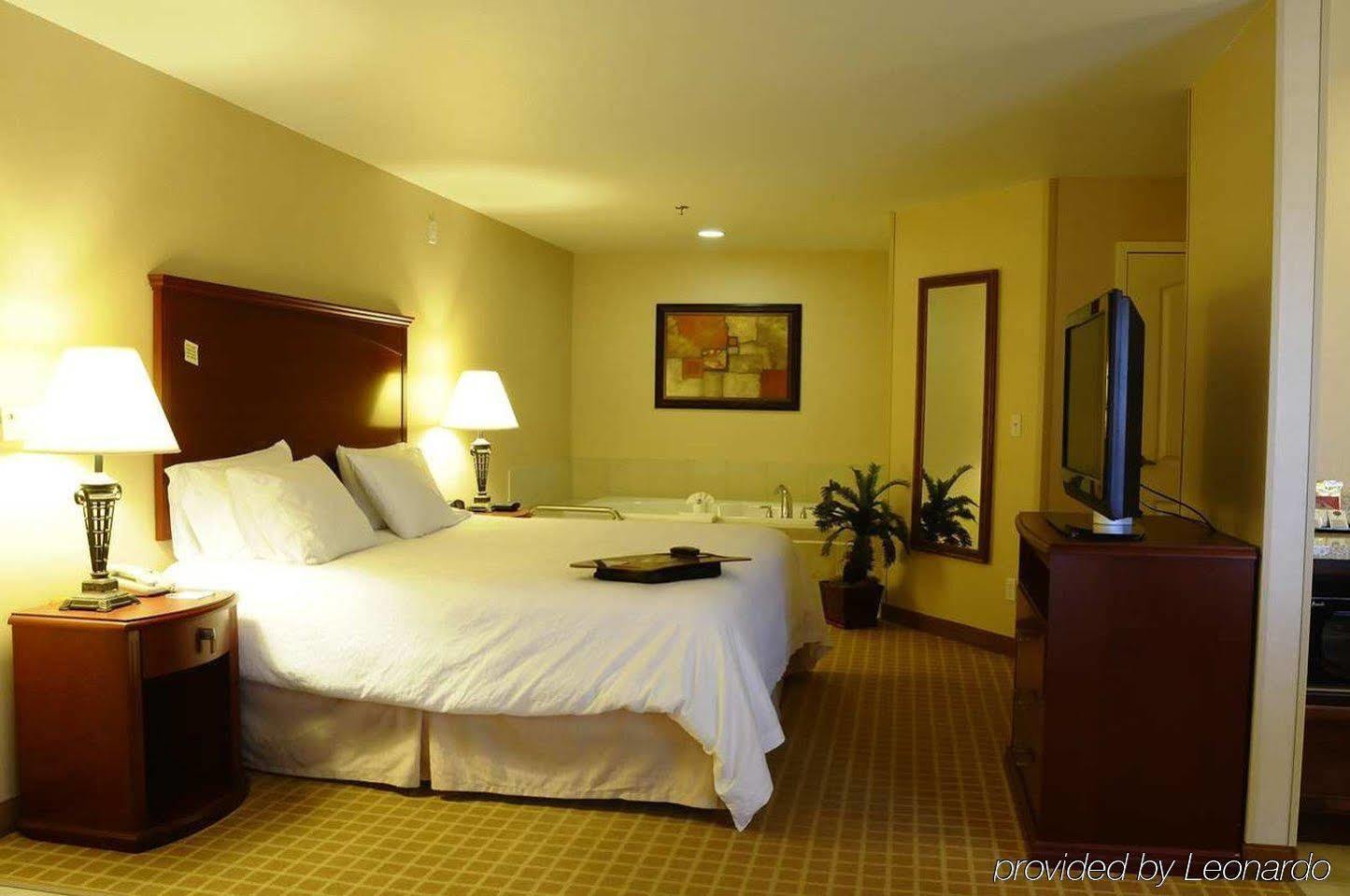 Hampton Inn & Suites Реддинг Экстерьер фото