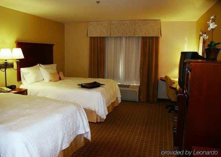 Hampton Inn & Suites Реддинг Экстерьер фото